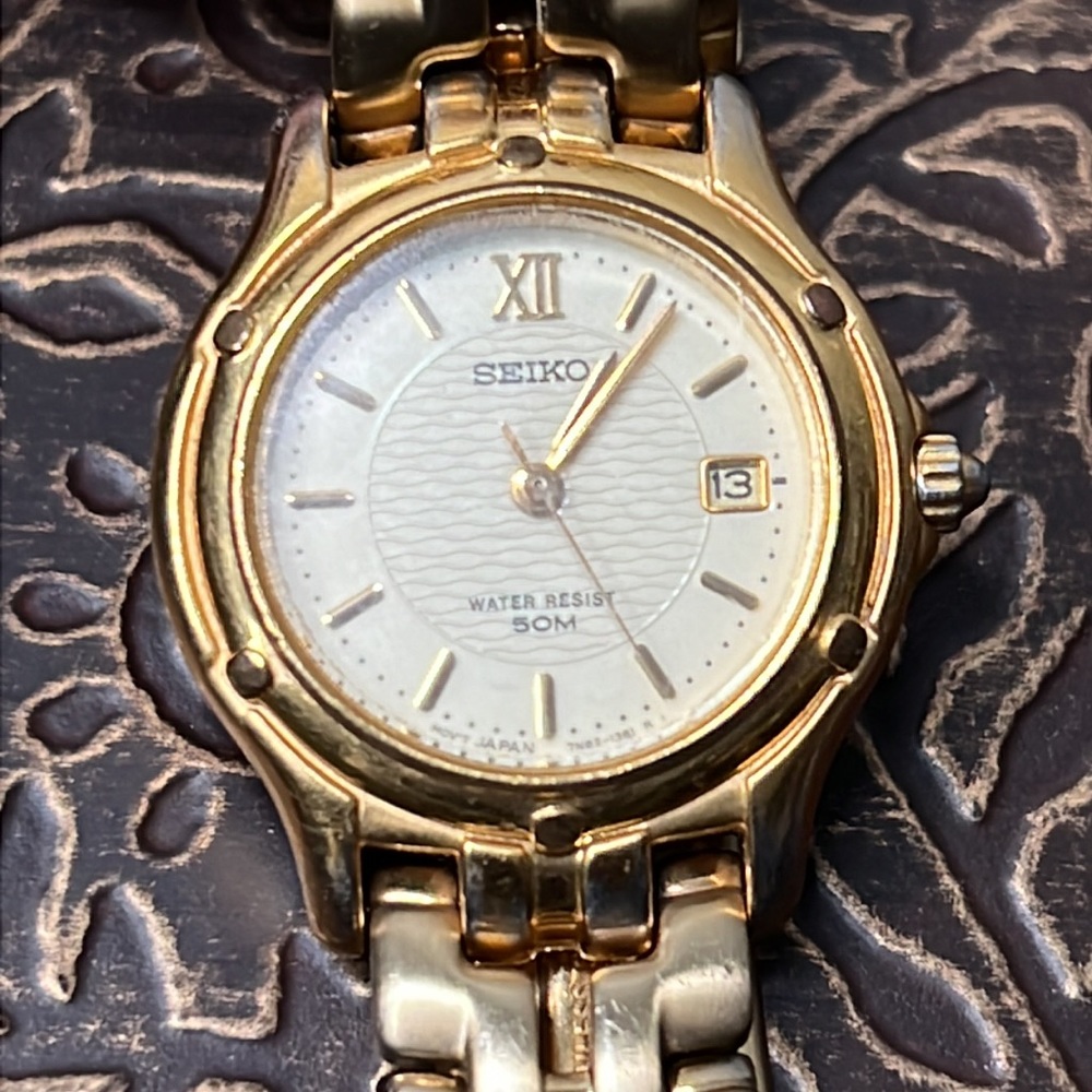 SEIKO gold-toned watch Water Resistance 50 M